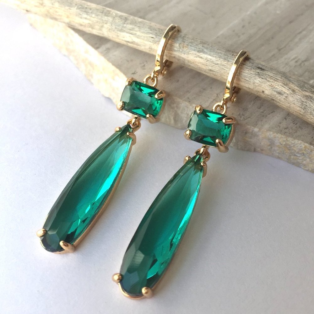 Emerald Glass single drop prong set stone Earrings ~NWT - Picture 10 of 10